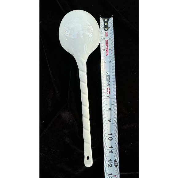 Rare MWW Market Embossed Bumble Bee White Basket Collection Soup Ladle -A29 - Picture 5 of 8